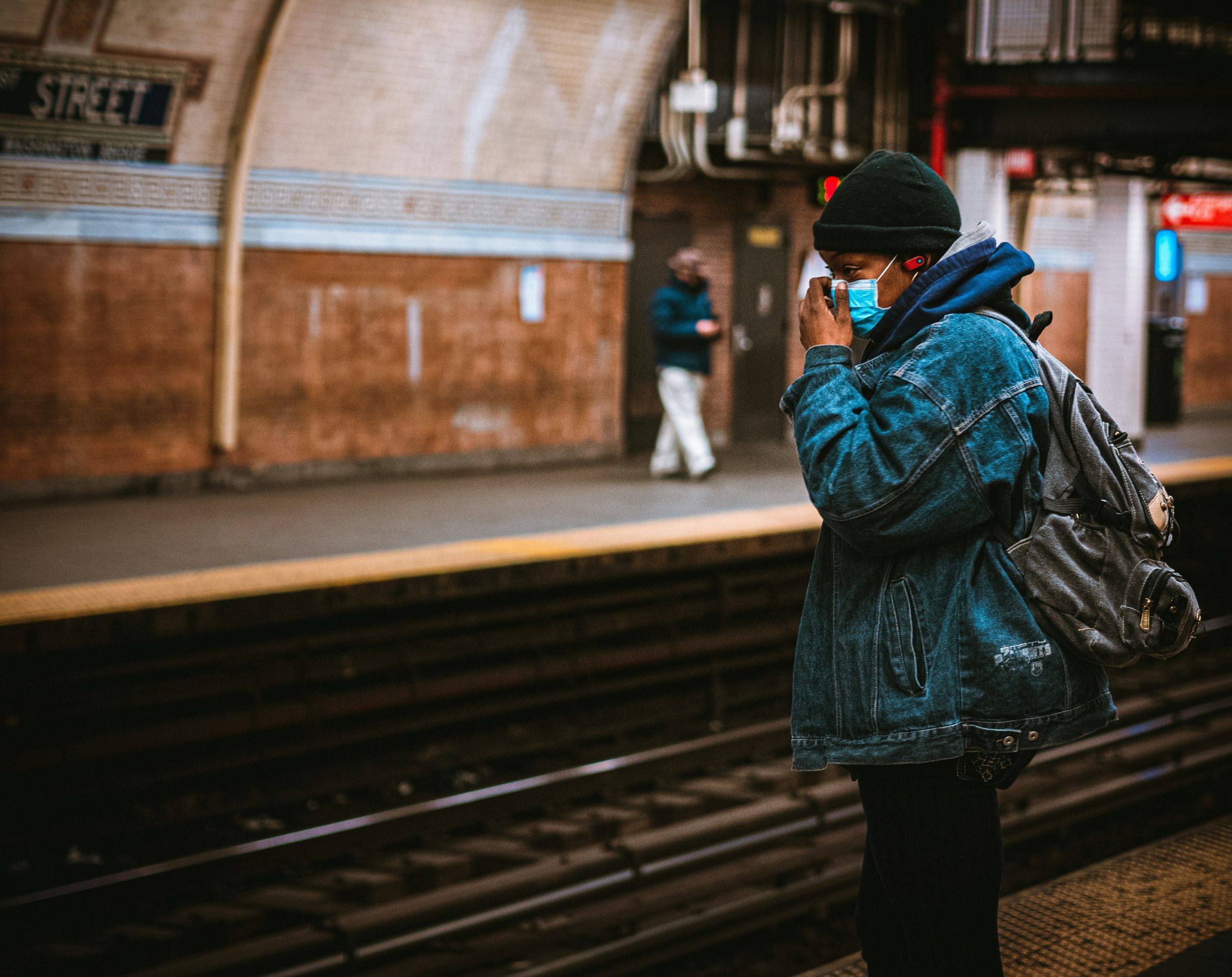 Infographic explaining breathable membranes used in anti-sweat rain jackets